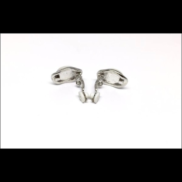 Pearl Earring - Picture 2 of 4