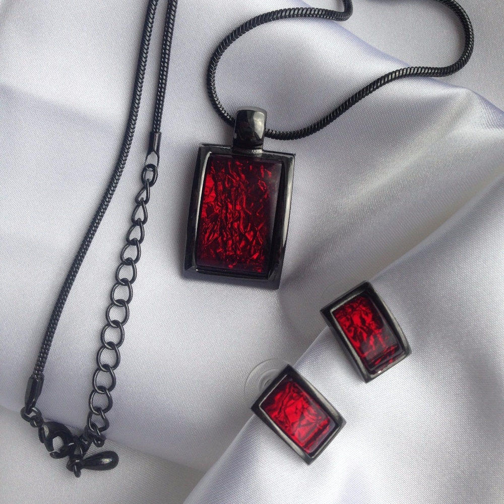Garnet Ruby red w/Pewter necklace and earring set