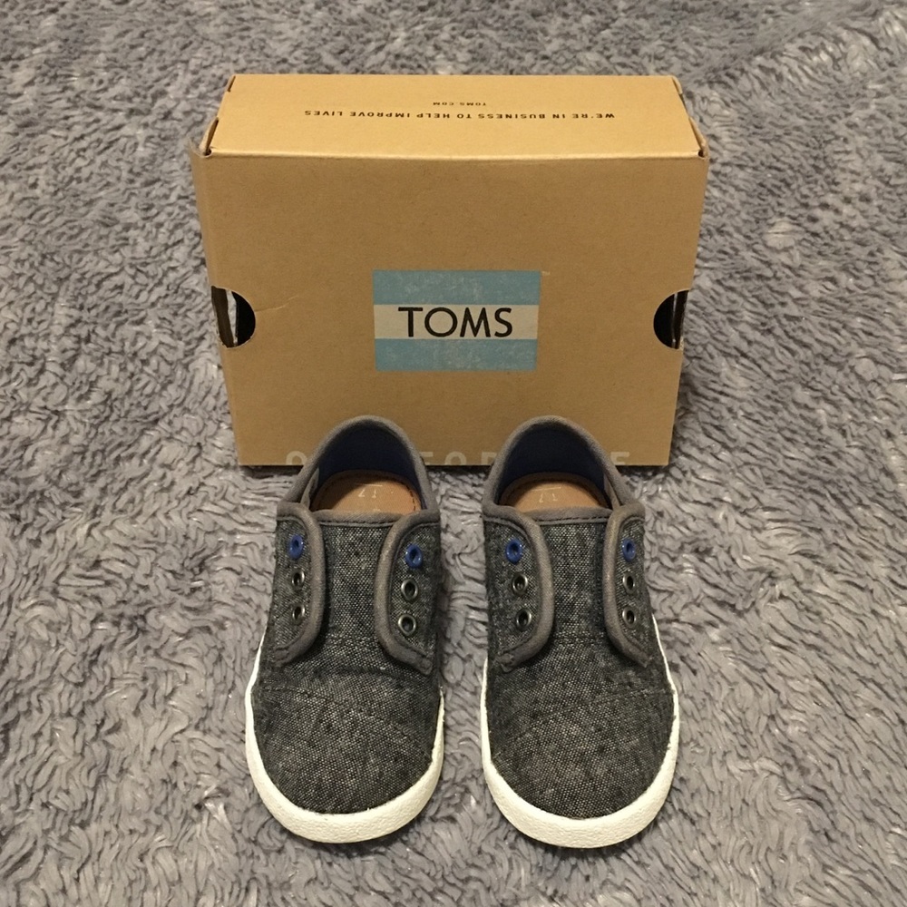 SOLD- Boy’s Tiny Toms Paseo Grey Wool Shoes Size 7
