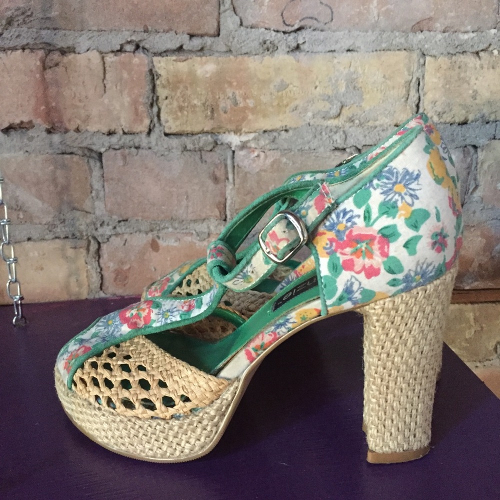 Kenzie Peep Toe Heels Sz 5.5