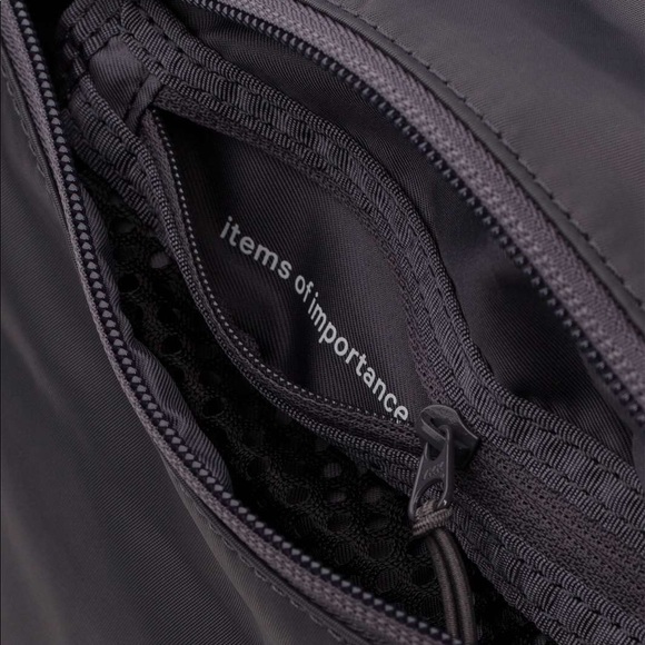 lululemon fast track bag 3l