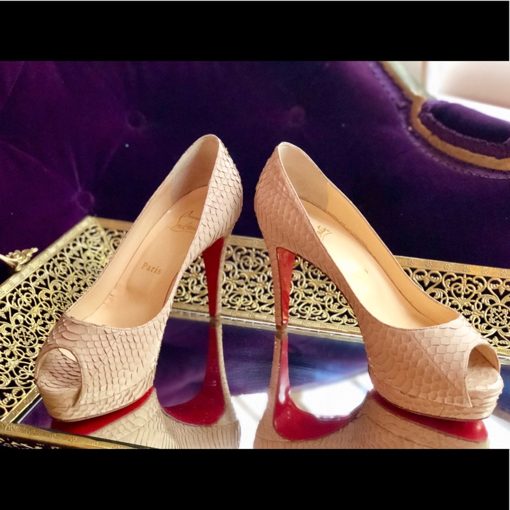 💕 Christian Louboutin Python platforms  👠