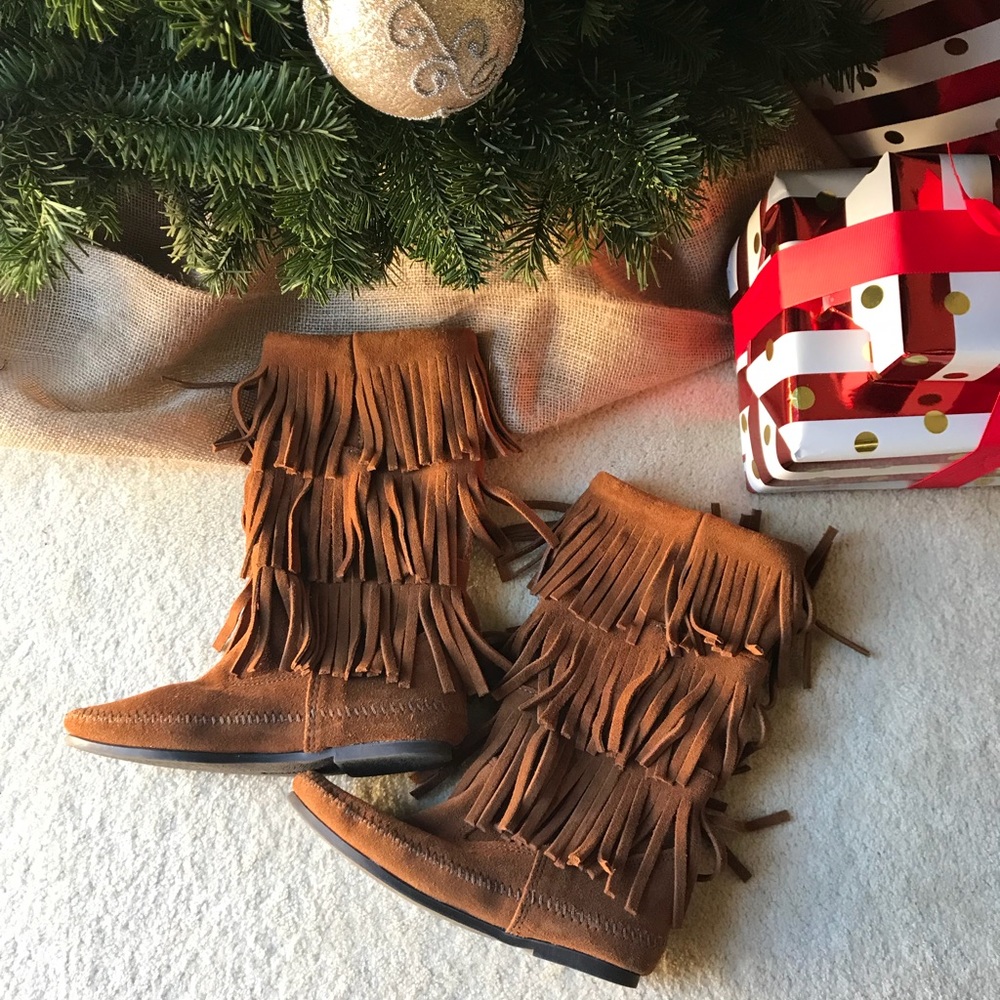 Minnetonka moccasin boots
