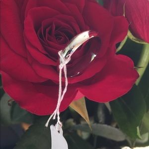 18k Solid White Gold pawnable ring