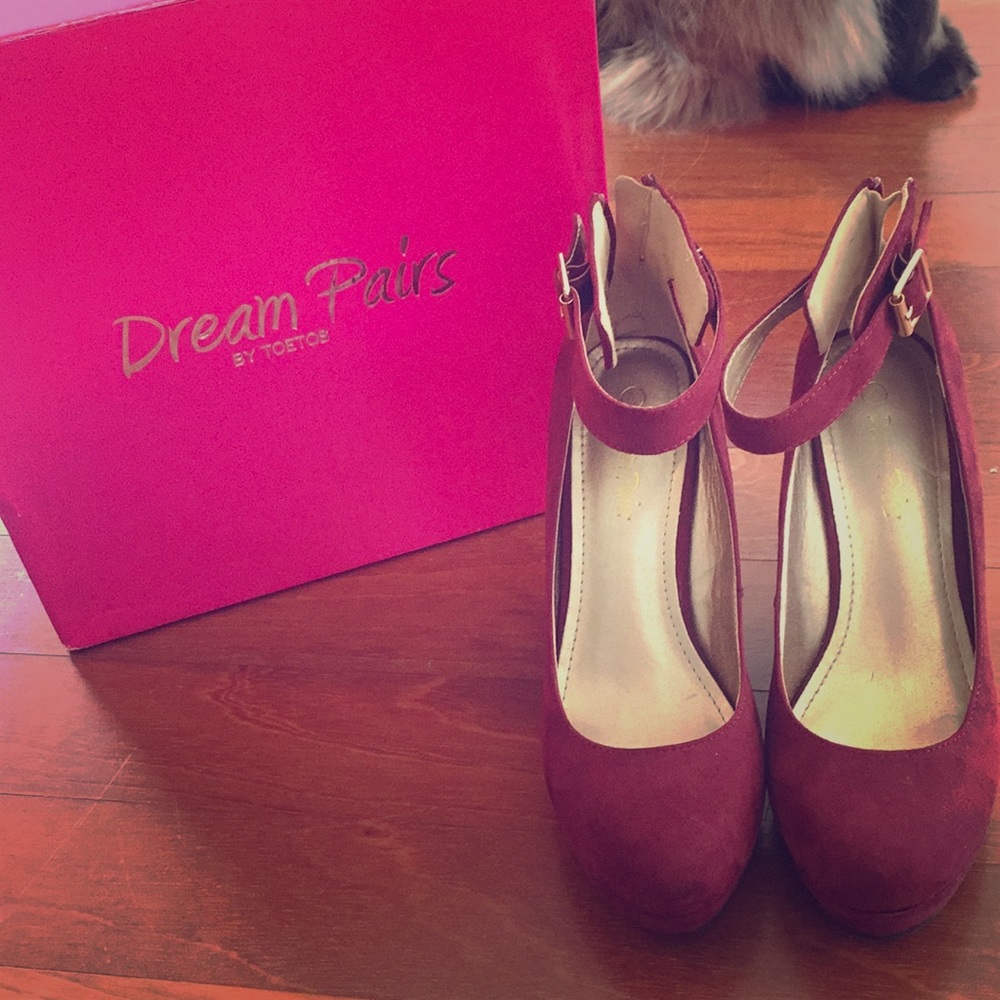 Burgundy wedge size 7.5