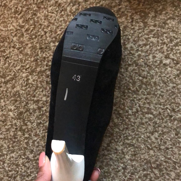 *Sale*NEW Sexy B&W Velvet Bow heels from the UK! - Picture 3 of 4