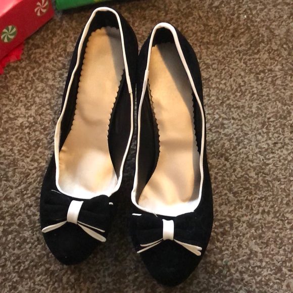 *Sale*NEW Sexy B&W Velvet Bow heels from the UK! - Picture 4 of 4