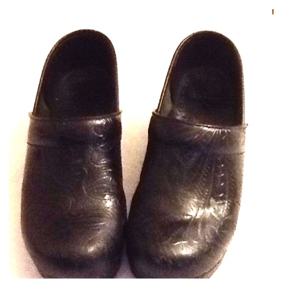 Dansko Black Leather Tooled Clogs sz. 39 Beautiful