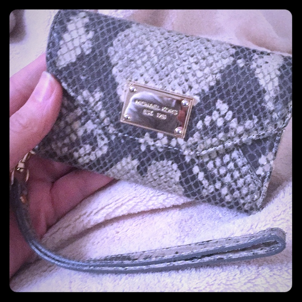 Micheal Kors wristlet