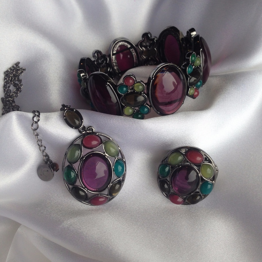 Liz Claiborne Amethyst/purple  Multi-colored set