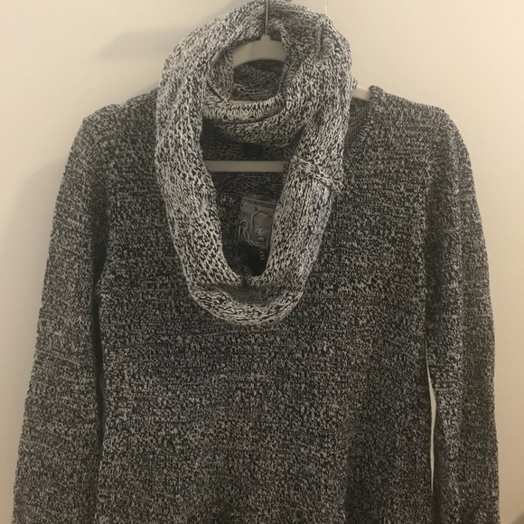 Sweater and matching scarf - Picture 3 of 6