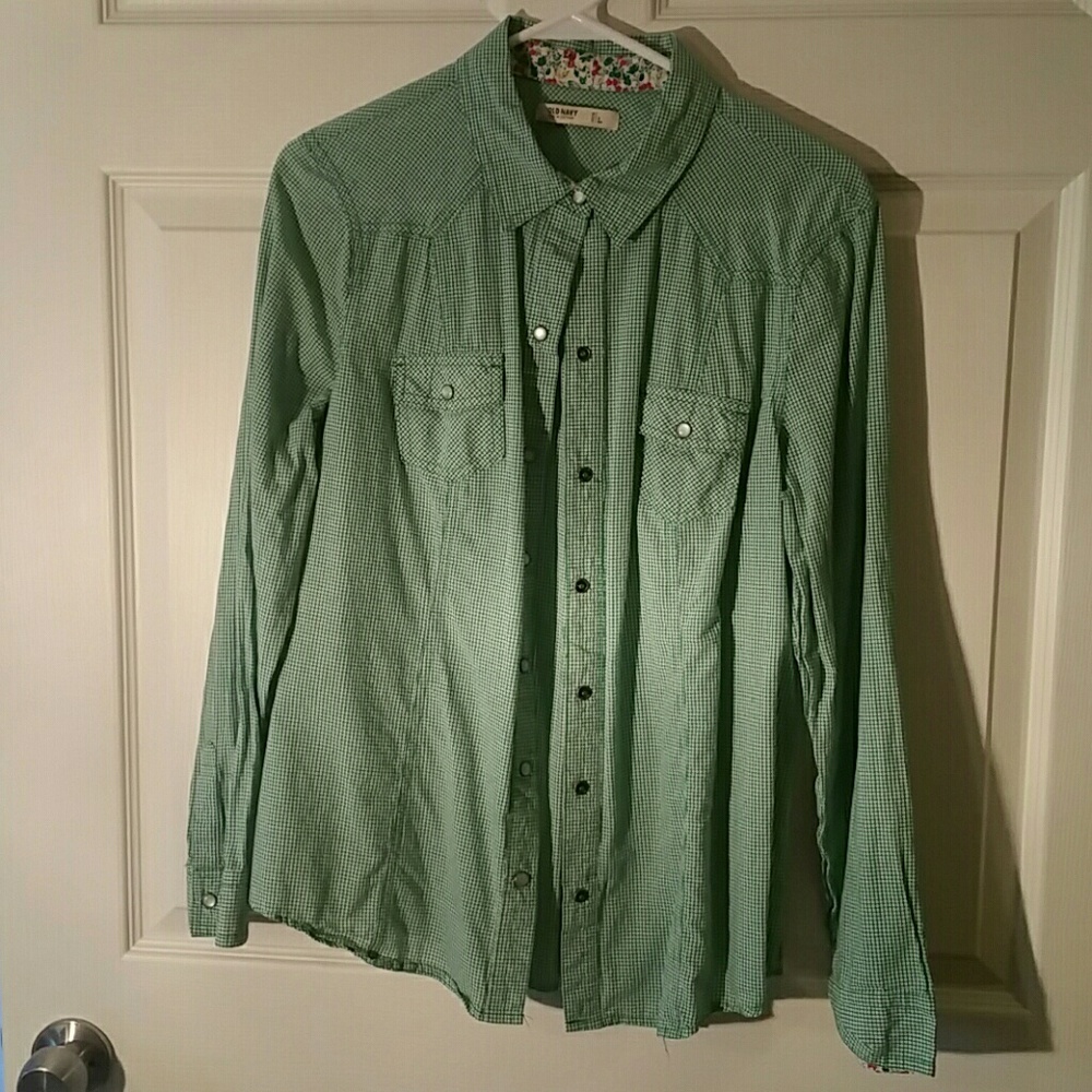 Large Old Navy green/white gingham buttondown