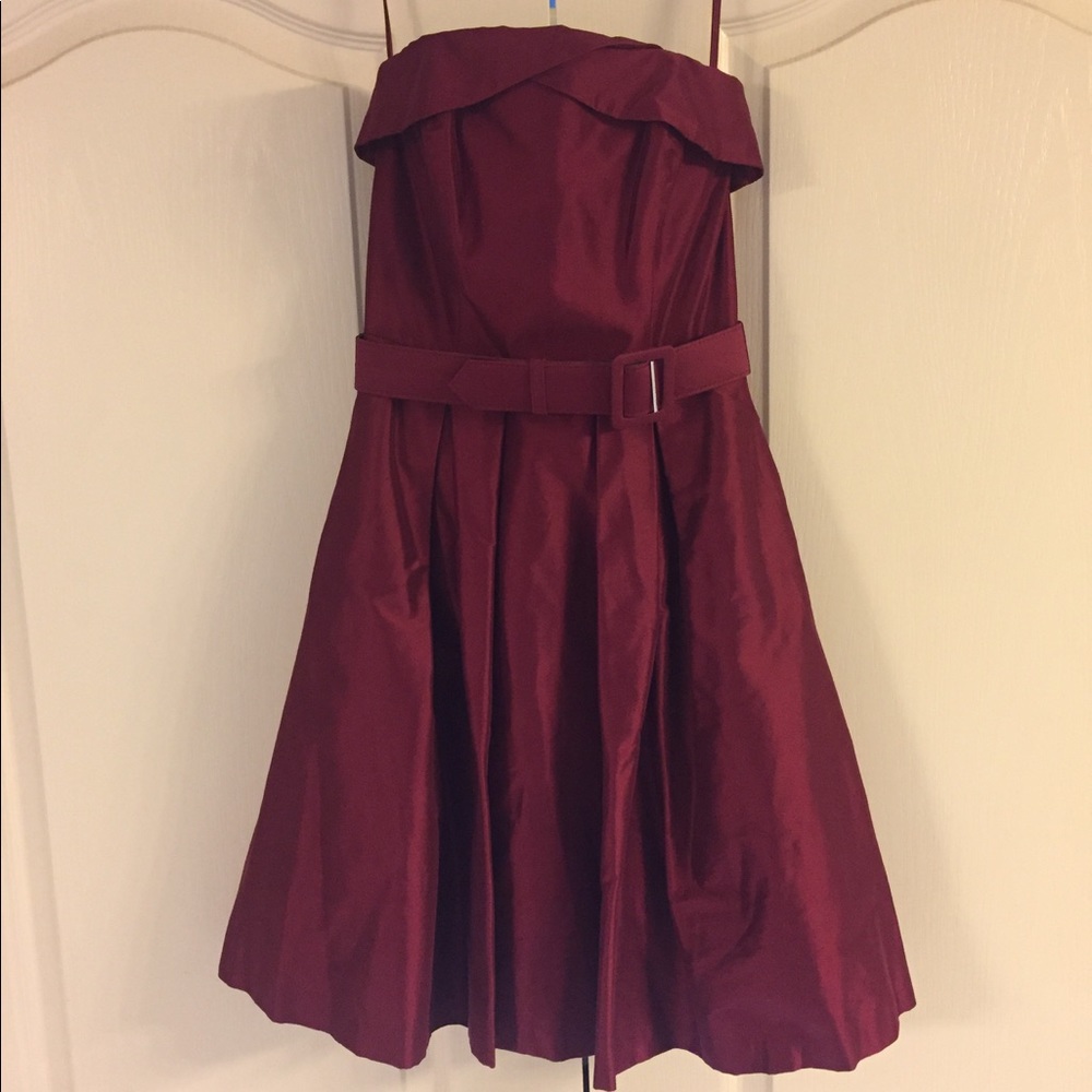 Gorgeous White House Black Market Strapless Dress