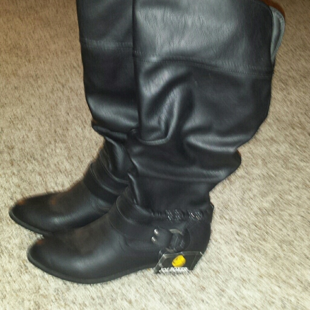 Black scrunched boots with ankle detail