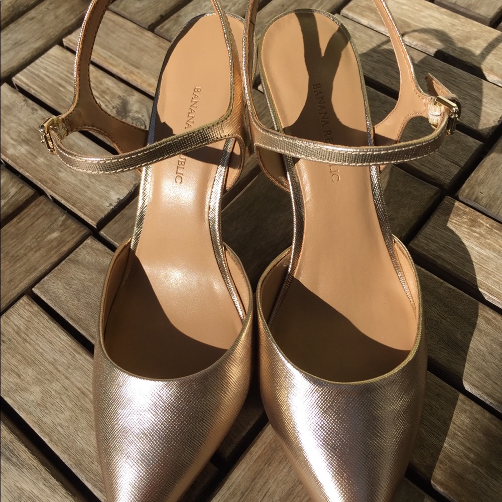 Banana Republic open back. 12 hour gold pump 8