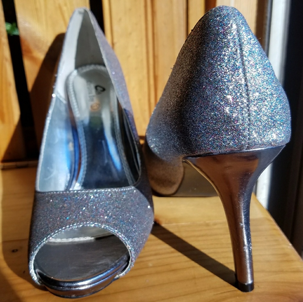 Sparkling silver pumps