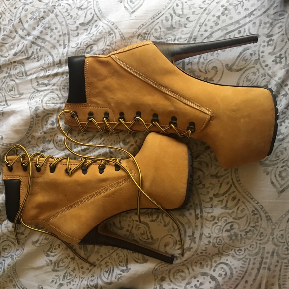 NEVER WORN Zigi Girl Timb Heel Boots