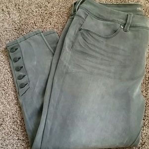 Melissa McCarthy skinny jeans