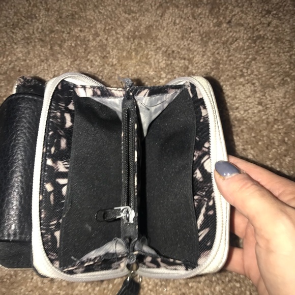 EUC Jessica Simpson Wallet - Picture 5 of 5