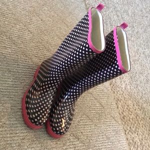 Size 9 pink and black polka dot rain boots