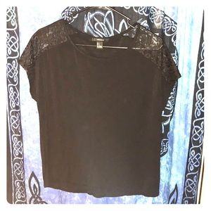 Black flowy tee w/ cheetah lace sleeves