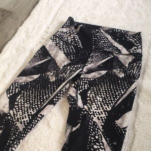 Lululemon High Times 7/8 Luon leggings