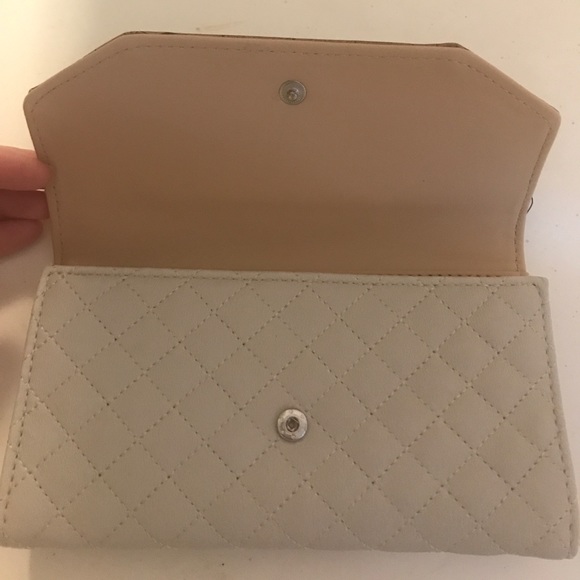 Guess wallet - Picture 2 of 5