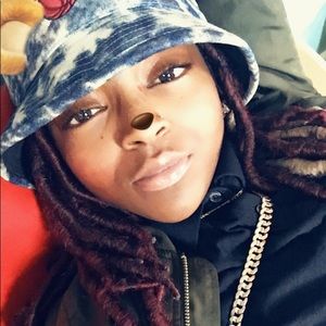 Meet your Posher, Queen