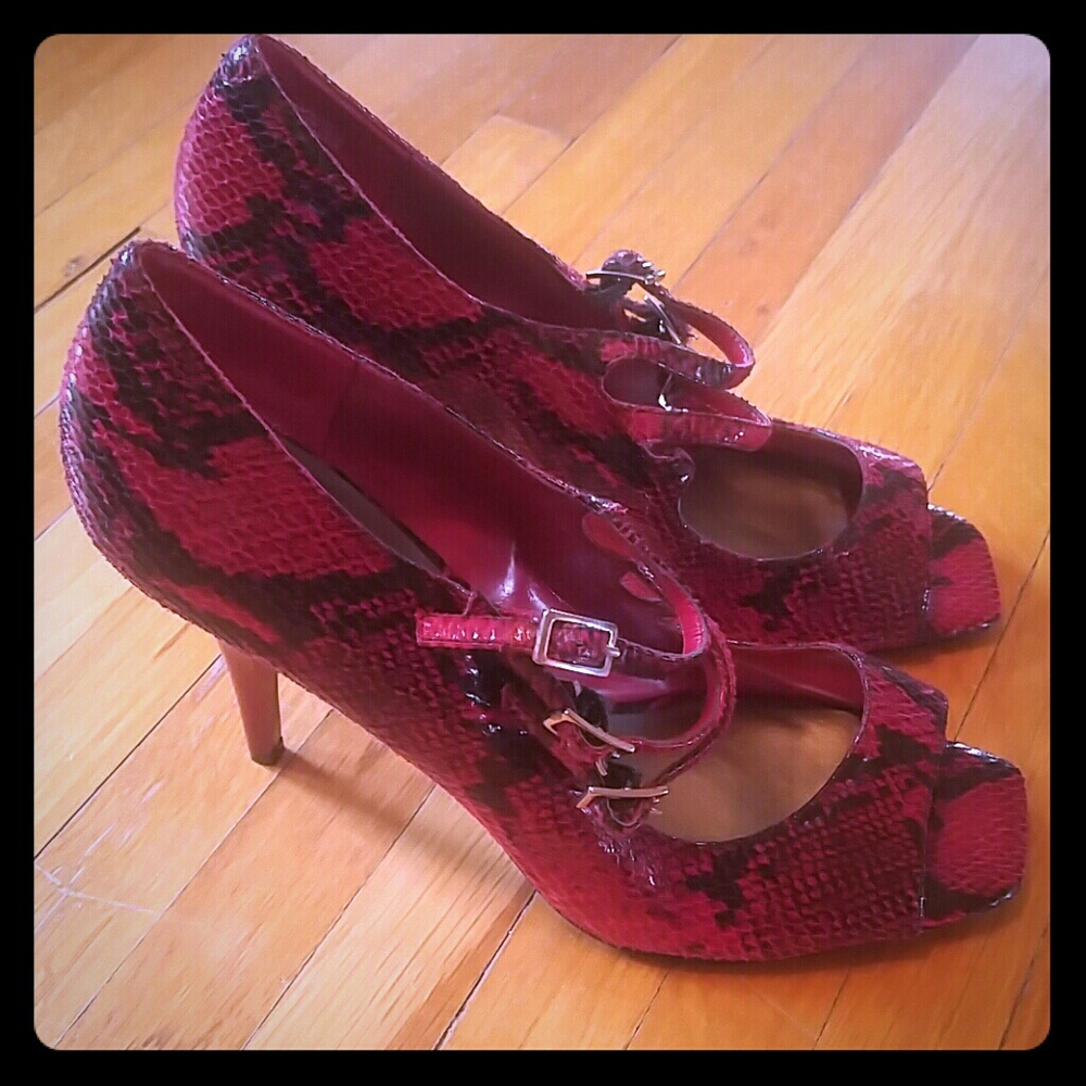 Nine West red/black snake skin print heels