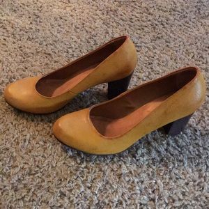 Leather mustard yellow Bass chunky heels