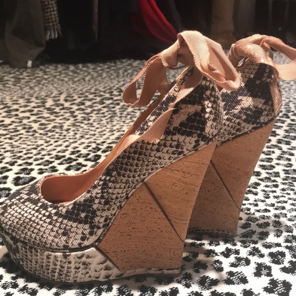 High wedged snakeskin lease up gorgeous shoes!! - Picture 2 of 8