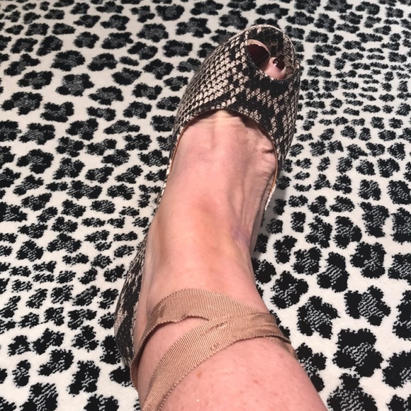 High wedged snakeskin lease up gorgeous shoes!! - Picture 8 of 8