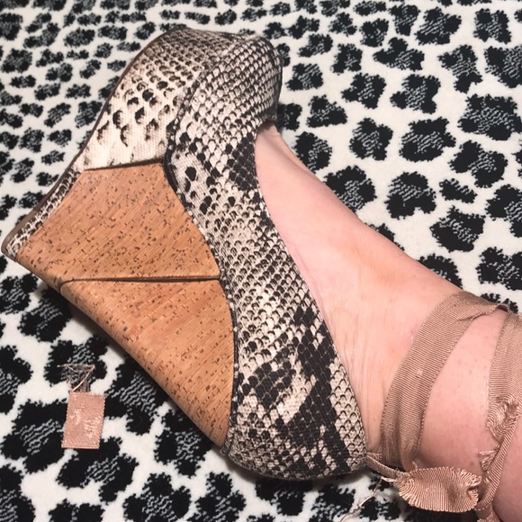 High wedged snakeskin lease up gorgeous shoes!! - Picture 6 of 8