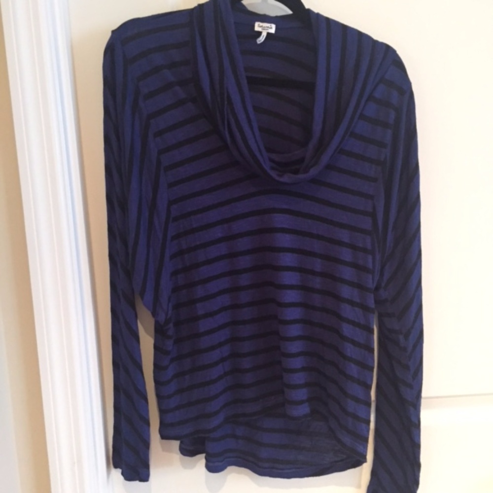 Splendid size medium blue and black scoop neck