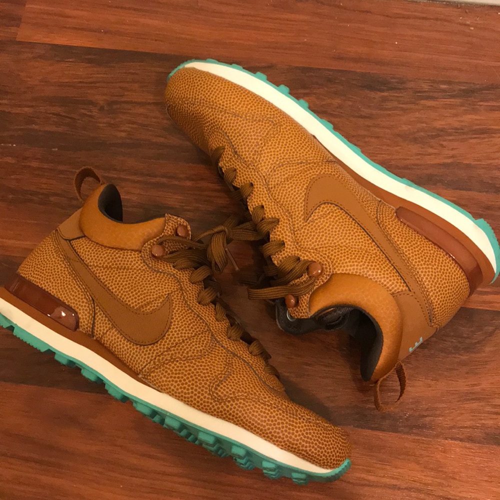 Nike internationalist