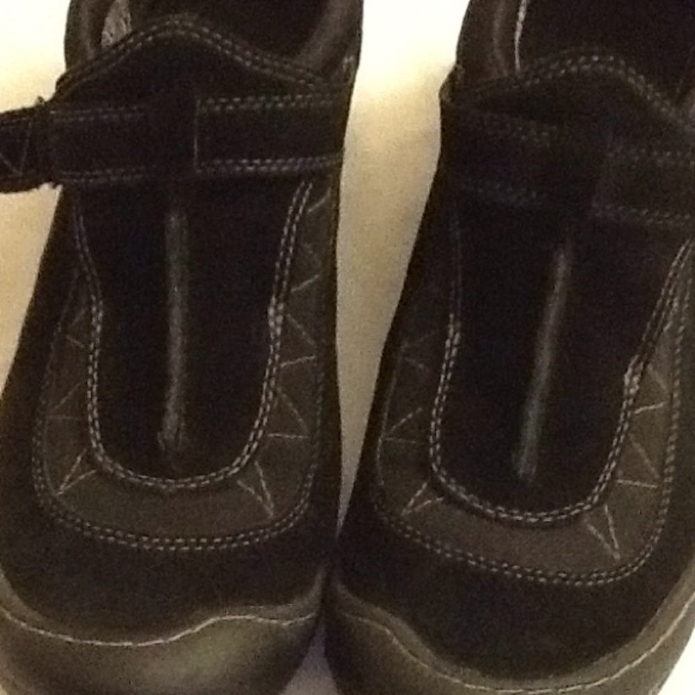 Privo by Clarks 9W leather slip on waterproof shoe