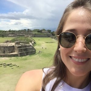 Meet your Posher, Ana