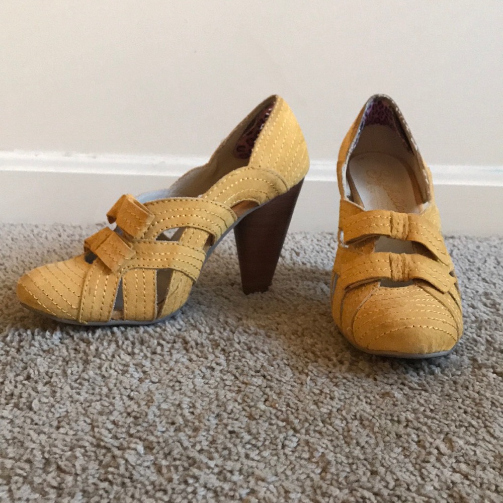 Seychelles mustard suede pumps from Anthro