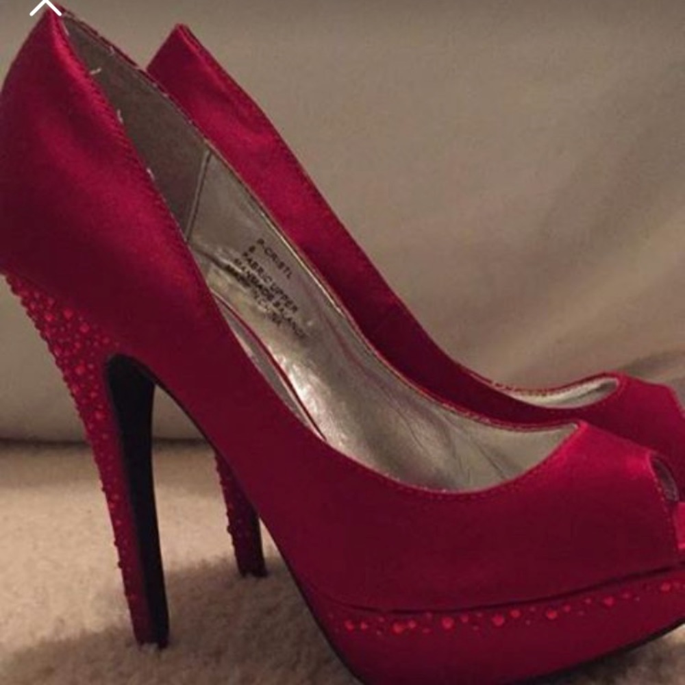 Steve Madden red pumps with gem heal size 6