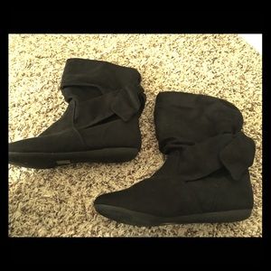 Aldo black flat suede boots with bow in the back