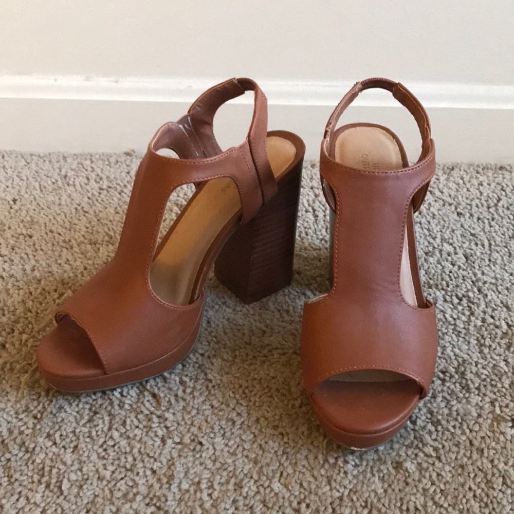 🎉Host Pick 🎉Chunky brown heels, Urban Outfitters