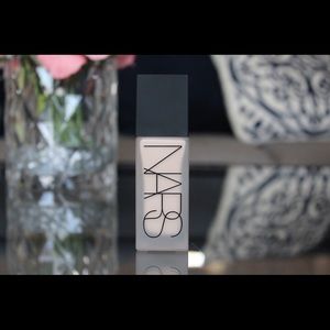 NARS Liquid Foundation - Mont Blanc