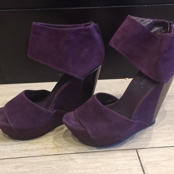 Gorgeous 💜purple💜 Shoedazzle platform wedges - Picture 3 of 7