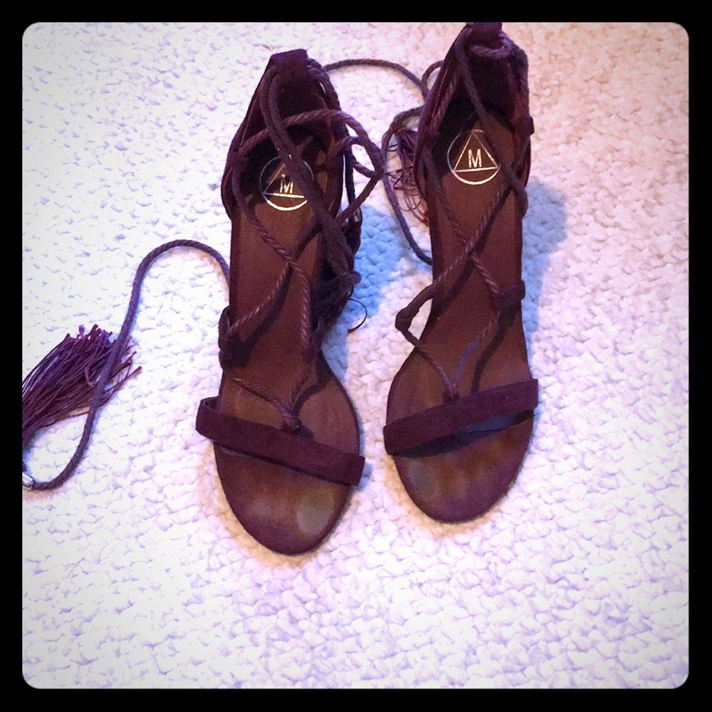 Lace up shoes