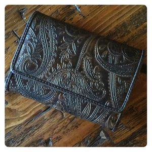 Relic trifold wallet