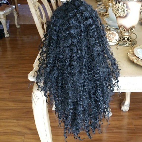 Used Curly Beauty Wig 22-24 inches!!