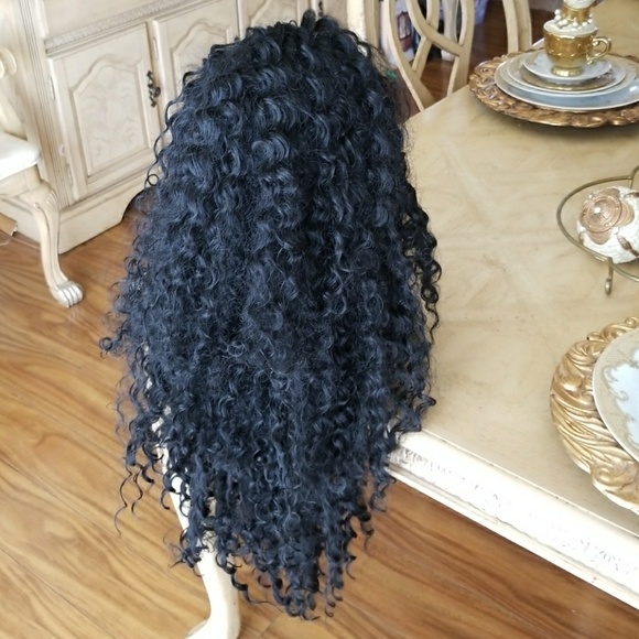 Used Curly Beauty Wig 22-24 inches!! main image 4