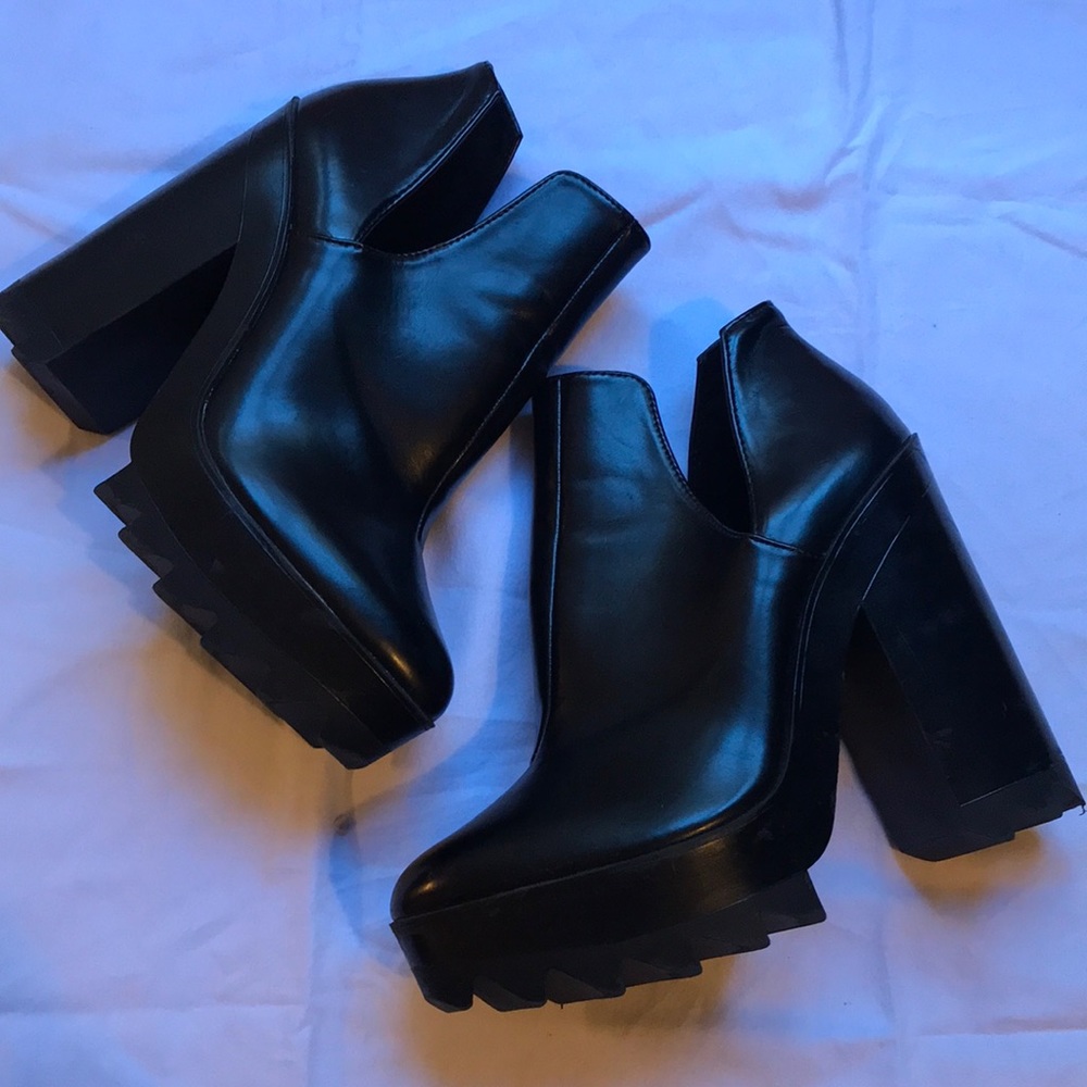 Fashion black leather boots
