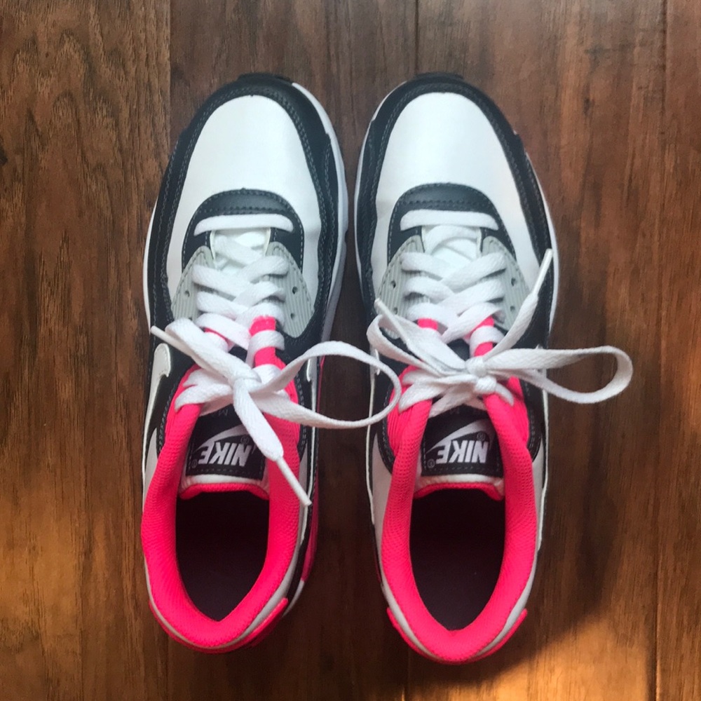 Nike Air, wht/pink/dark grey never worn! Sz 6.5.