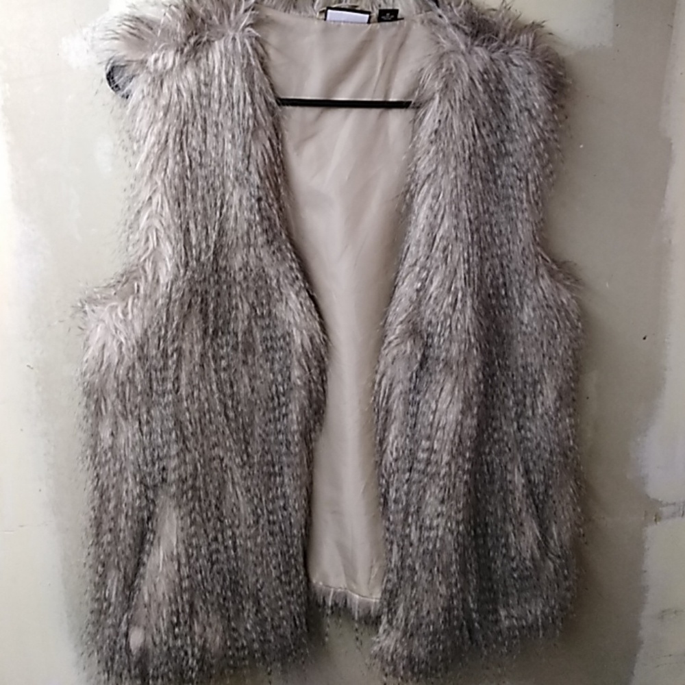 Allen B by Allen Scwartz sleeveless jacket